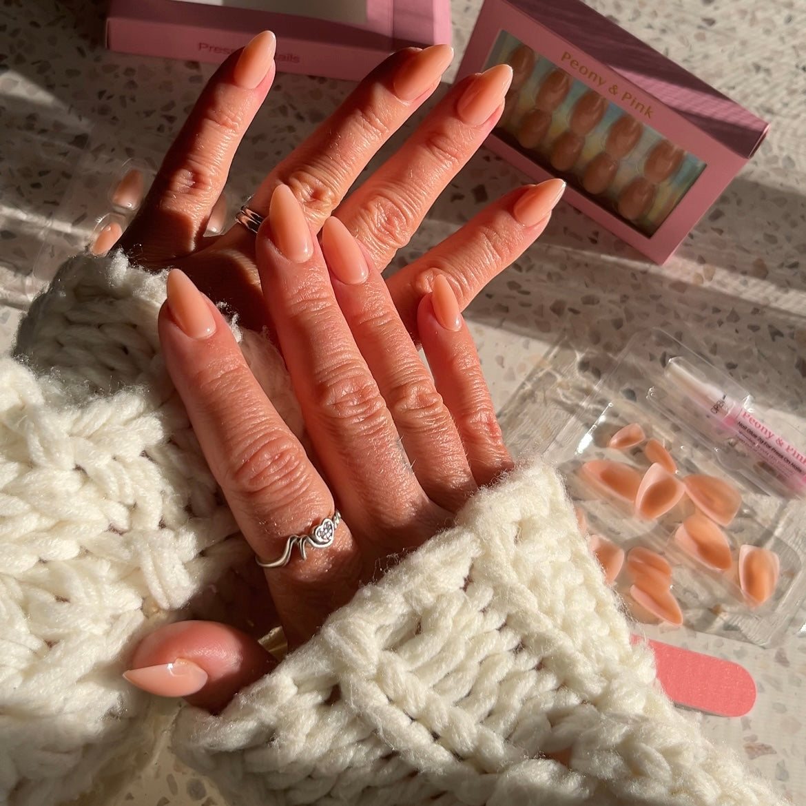 Soft Peony - Short Almond Pink Gel Press On Nails